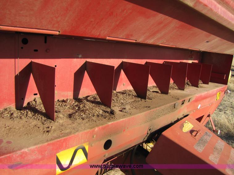 image for item 3489 New Holland 660 round baler