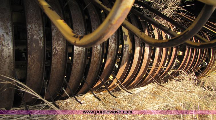 image for item 3489 New Holland 660 round baler