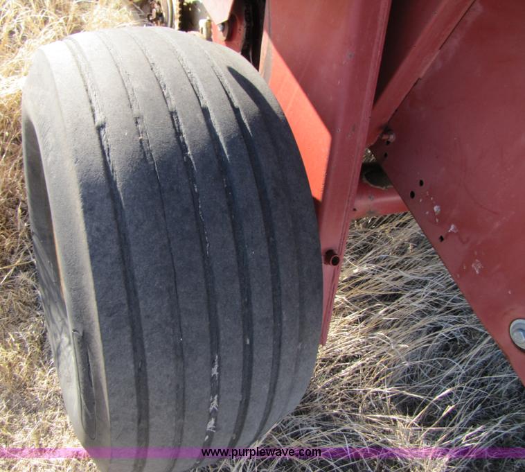 image for item 3489 New Holland 660 round baler