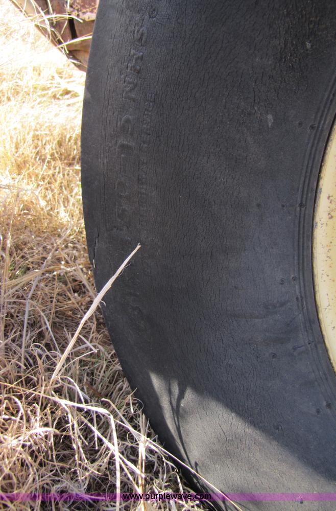 image for item 3489 New Holland 660 round baler