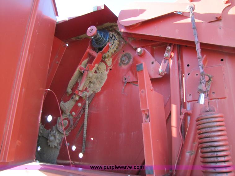 image for item 3489 New Holland 660 round baler