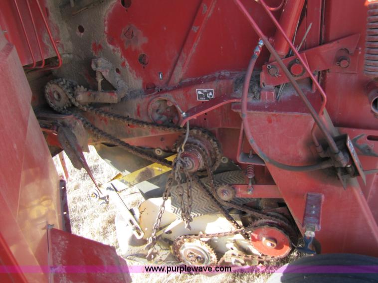 image for item 3489 New Holland 660 round baler