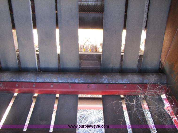 image for item 3489 New Holland 660 round baler