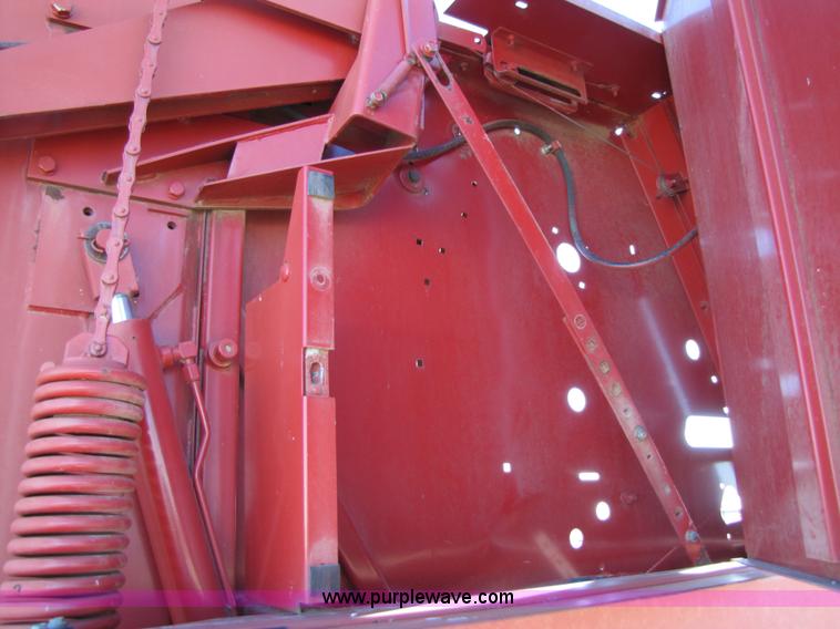 image for item 3489 New Holland 660 round baler