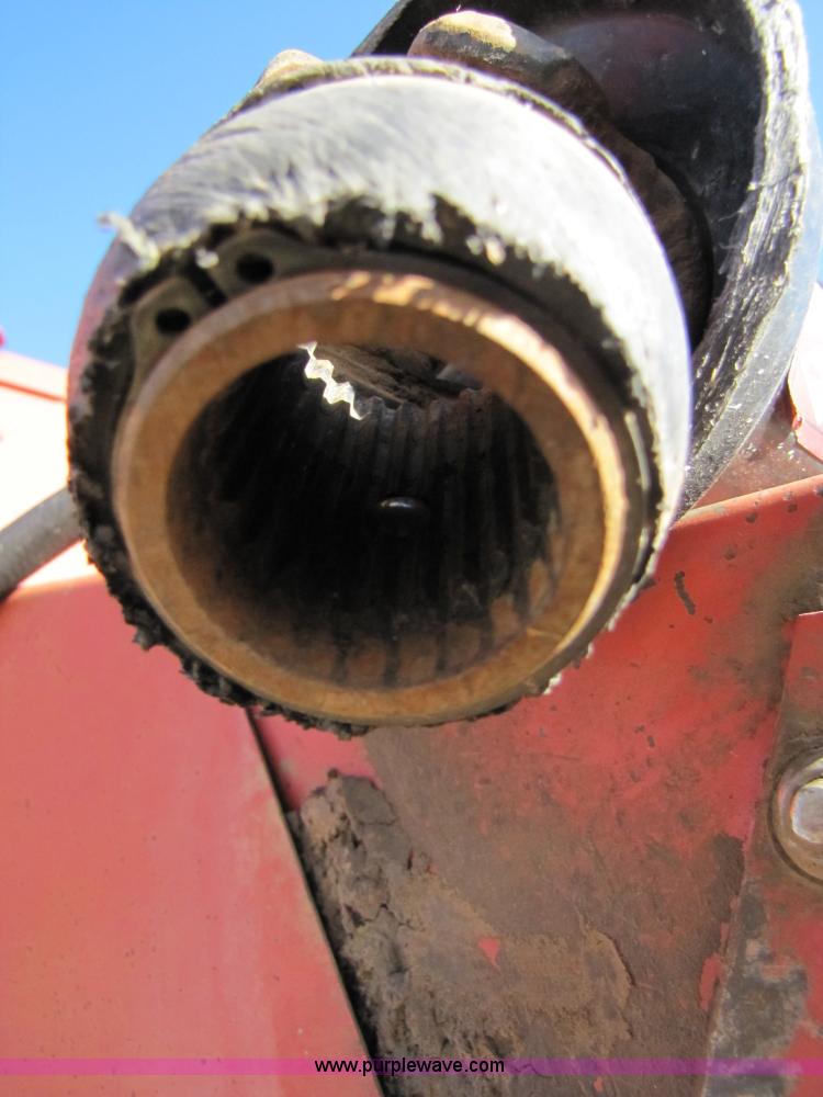 image for item 3489 New Holland 660 round baler