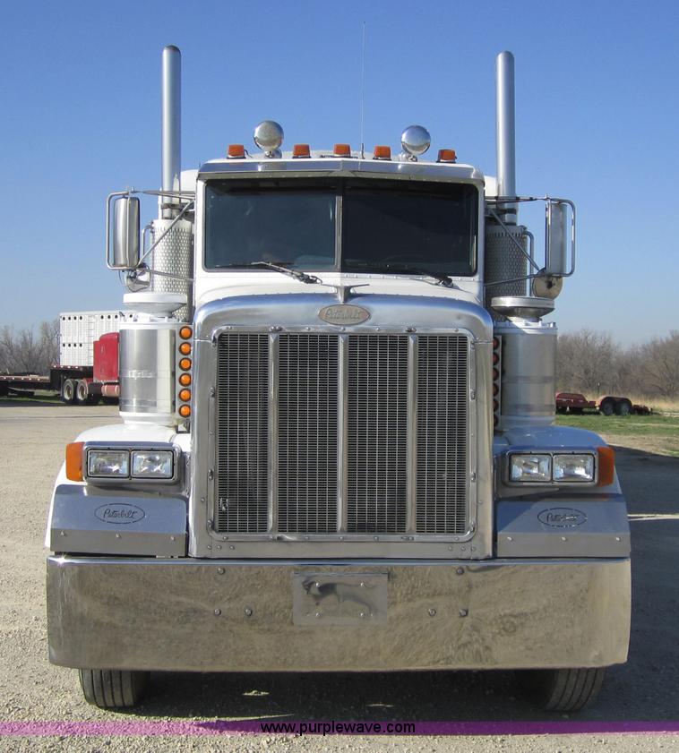image for item 3845 1994 Peterbilt 379 semi truck