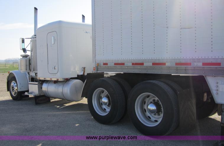 image for item 3845 1994 Peterbilt 379 semi truck
