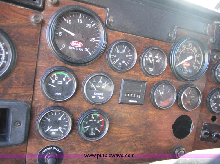 image for item 3845 1994 Peterbilt 379 semi truck