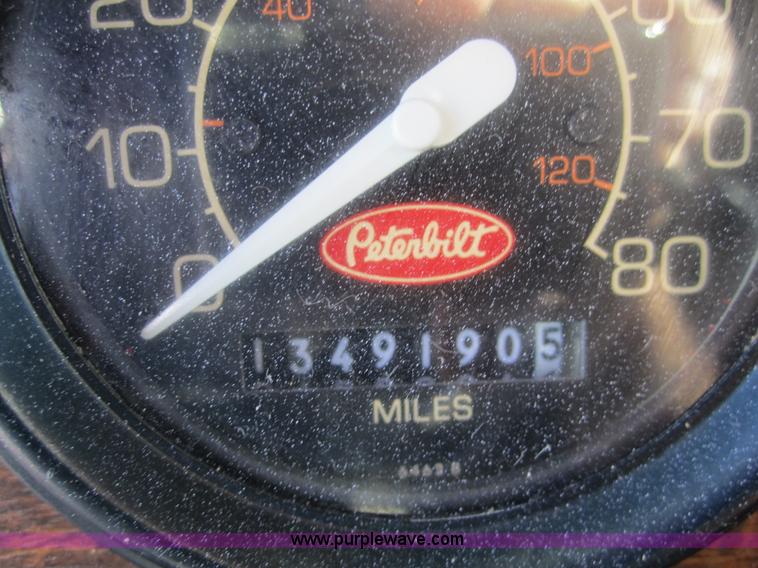 image for item 3845 1994 Peterbilt 379 semi truck