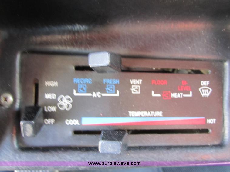 image for item 3845 1994 Peterbilt 379 semi truck