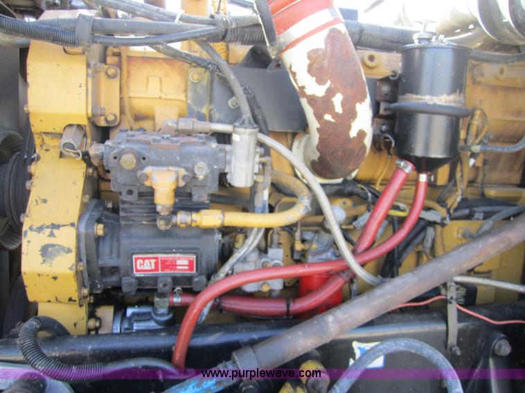 image for item 3845 1994 Peterbilt 379 semi truck