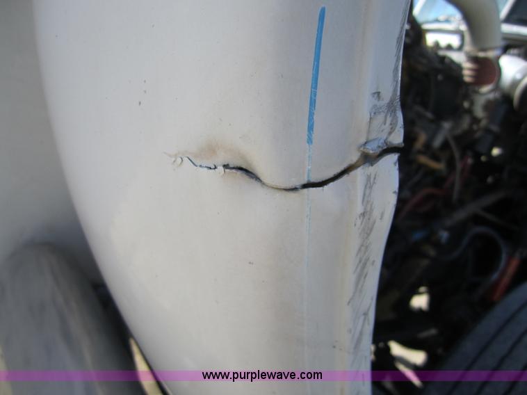 image for item 3845 1994 Peterbilt 379 semi truck