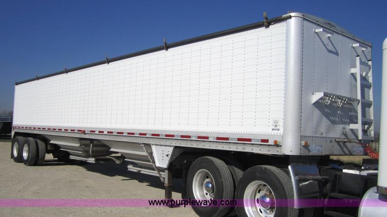image for item 3846 1996 Wilson Pacesetter 42' grain trailer