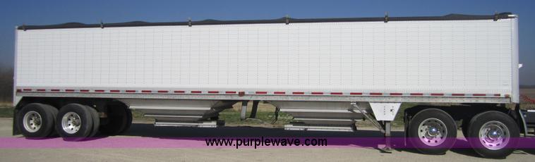 image for item 3846 1996 Wilson Pacesetter 42' grain trailer