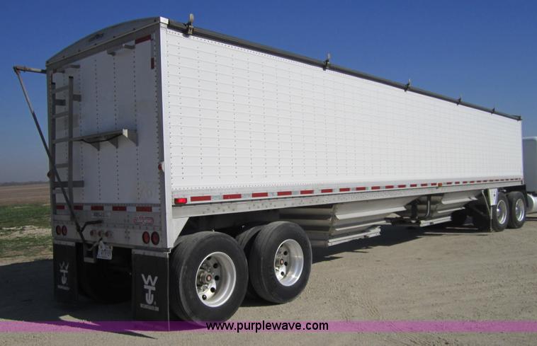 image for item 3846 1996 Wilson Pacesetter 42' grain trailer