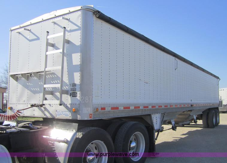 image for item 3846 1996 Wilson Pacesetter 42' grain trailer