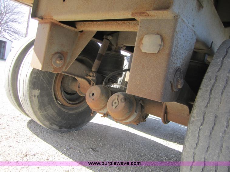 image for item 3846 1996 Wilson Pacesetter 42' grain trailer