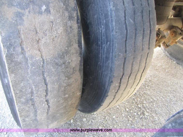 image for item 3846 1996 Wilson Pacesetter 42' grain trailer