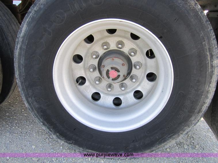 image for item 3846 1996 Wilson Pacesetter 42' grain trailer