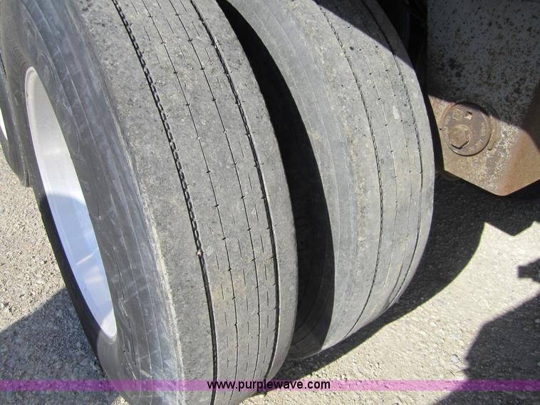 image for item 3846 1996 Wilson Pacesetter 42' grain trailer