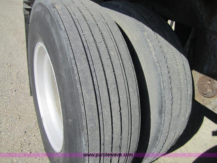 image for item 3846 1996 Wilson Pacesetter 42' grain trailer