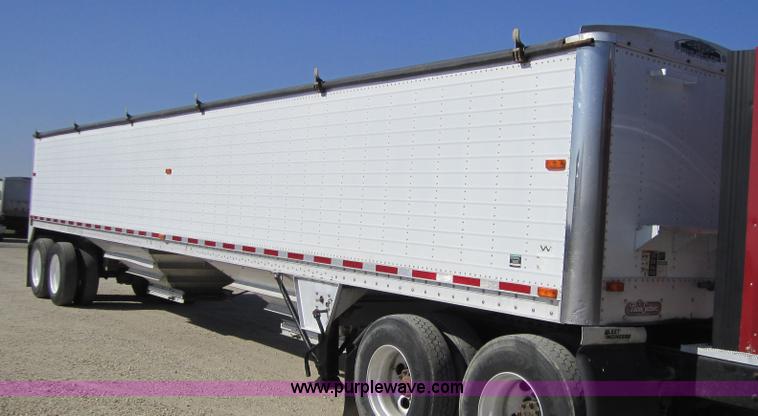 image for item 3847 1998 Wilson Pacesetter 42' grain trailer