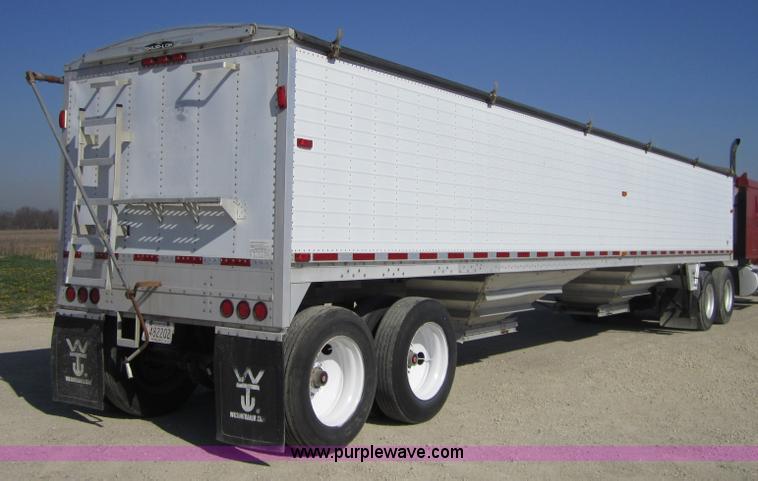 image for item 3847 1998 Wilson Pacesetter 42' grain trailer