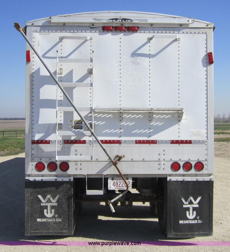 image for item 3847 1998 Wilson Pacesetter 42' grain trailer