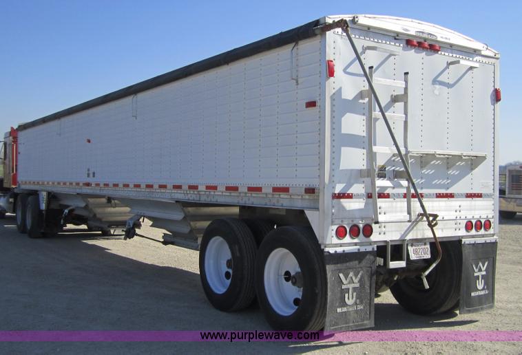 image for item 3847 1998 Wilson Pacesetter 42' grain trailer
