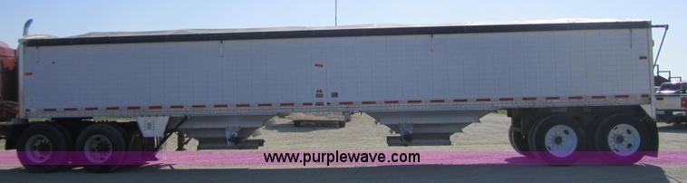 image for item 3847 1998 Wilson Pacesetter 42' grain trailer