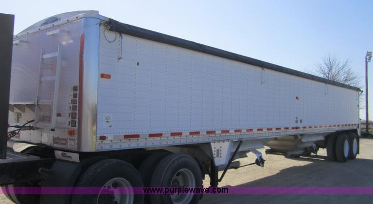 image for item 3847 1998 Wilson Pacesetter 42' grain trailer