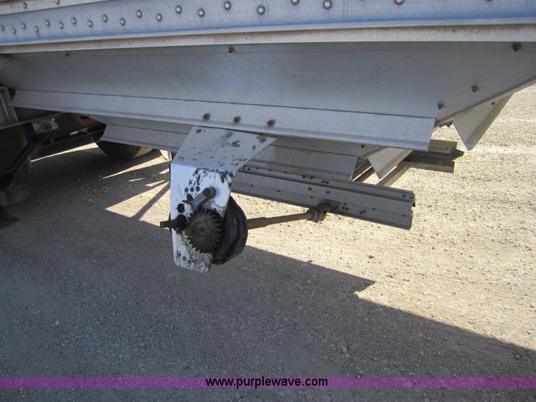 image for item 3847 1998 Wilson Pacesetter 42' grain trailer