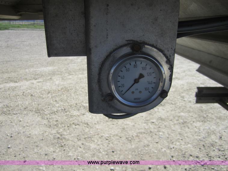 image for item 3847 1998 Wilson Pacesetter 42' grain trailer