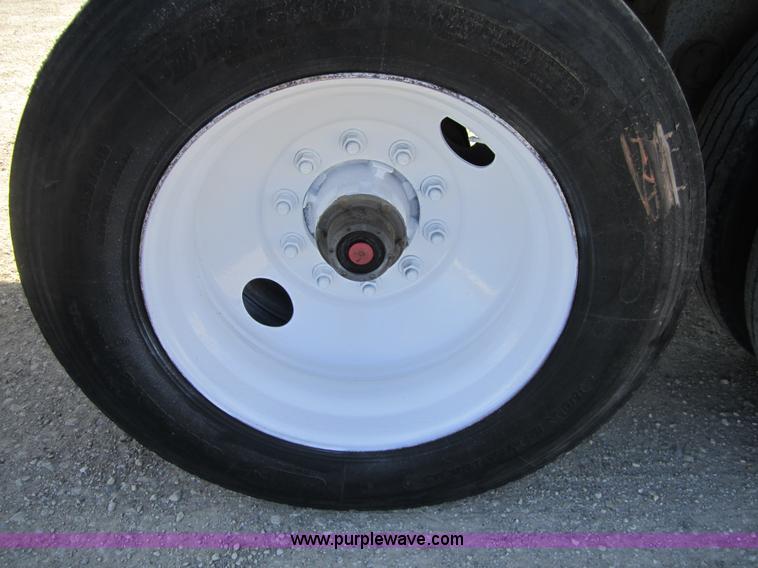 image for item 3847 1998 Wilson Pacesetter 42' grain trailer