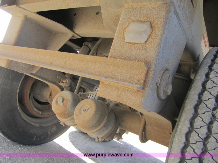 image for item 3847 1998 Wilson Pacesetter 42' grain trailer