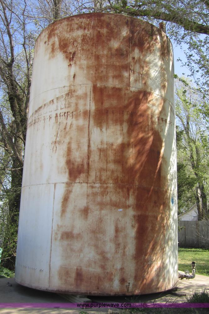 image for item 3850 14,000 gallon upright steel fuel tank