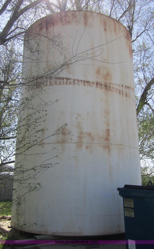 image for item 3850 14,000 gallon upright steel fuel tank
