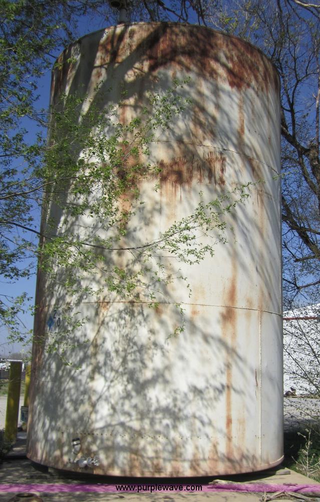 image for item 3850 14,000 gallon upright steel fuel tank