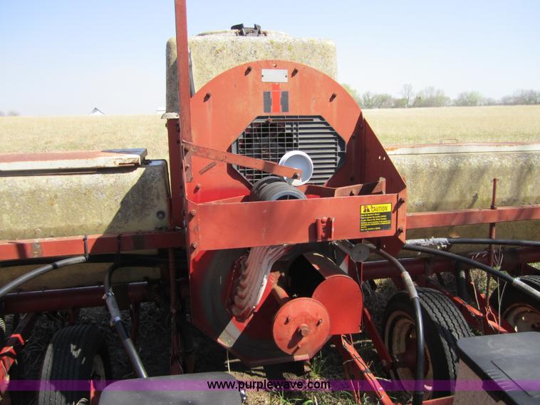 image for item 3851 International Cyclo 400 six row planter