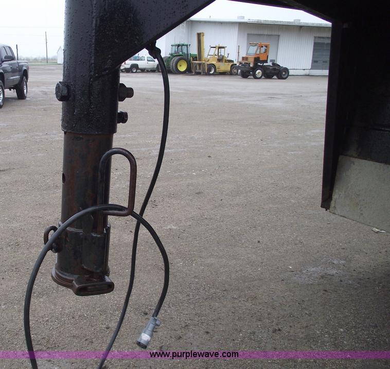 image for item 5429 1987 Kiefer Built 29' stock trailer