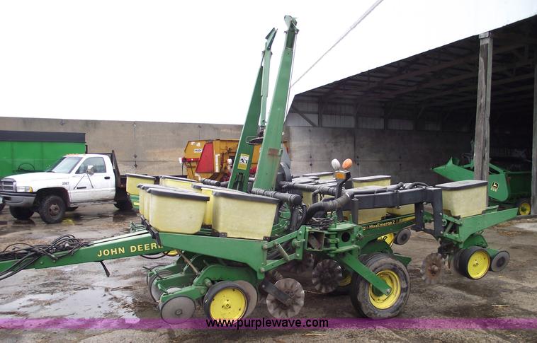 image for item 5453 John Deere 7200 14 row vacuum planter