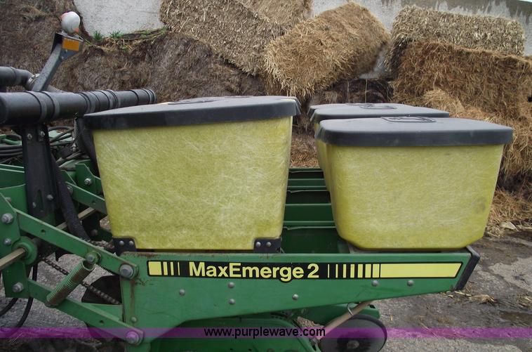 image for item 5453 John Deere 7200 14 row vacuum planter