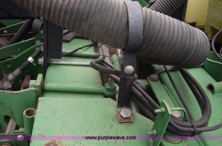 image for item 5453 John Deere 7200 14 row vacuum planter