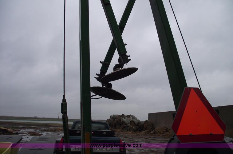 image for item 5453 John Deere 7200 14 row vacuum planter