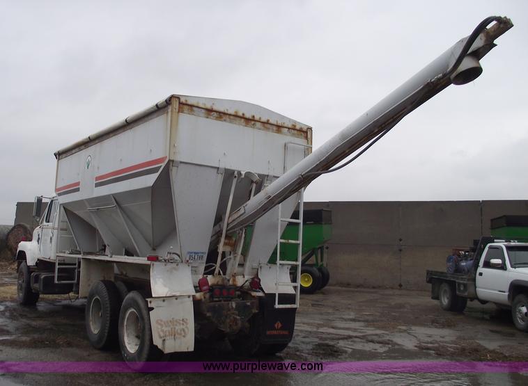 image for item 5454 1978 International S2500 tender box truck