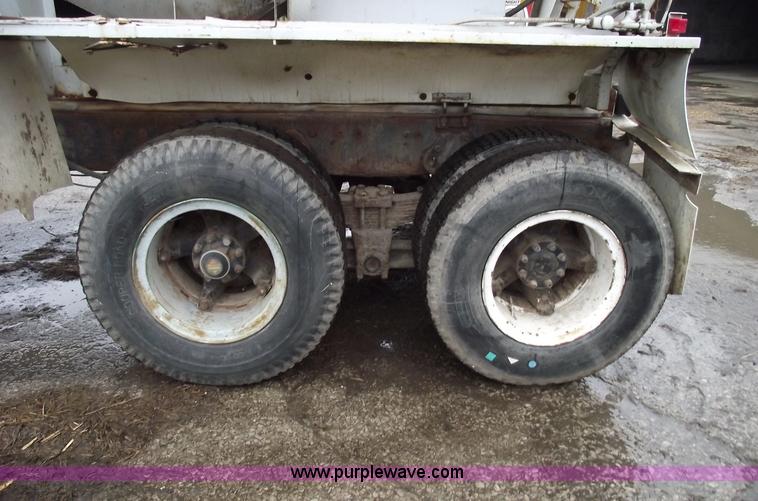 image for item 5454 1978 International S2500 tender box truck