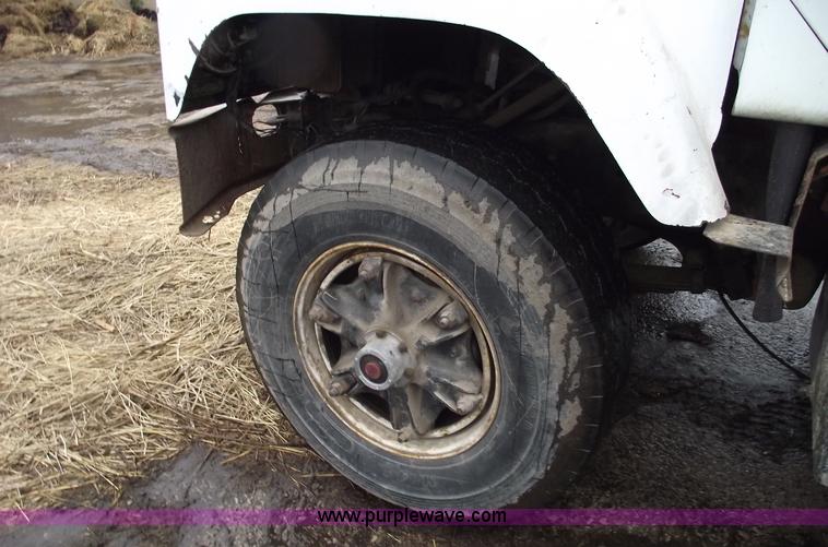 image for item 5454 1978 International S2500 tender box truck