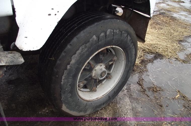 image for item 5454 1978 International S2500 tender box truck