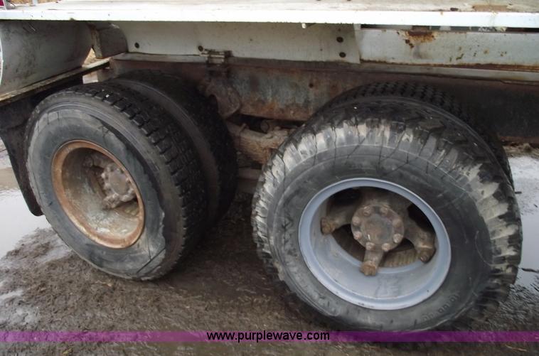 image for item 5454 1978 International S2500 tender box truck