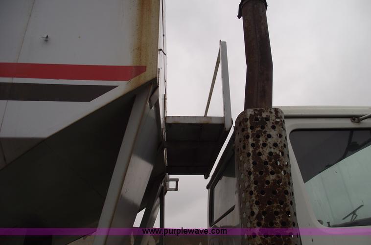 image for item 5454 1978 International S2500 tender box truck